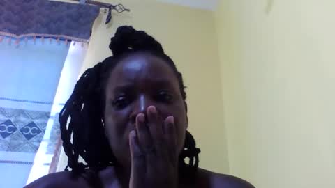 Snapshot of princessmiles2 chatting on May 12, 5:59 am phelly online show from May 12, 5:59 am