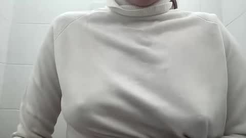 Snapshot of princesss99495055 chatting on February 22, 11:13 am PureLust Couple online show from February 22, 11:13 am