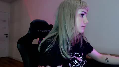 18 y.o online show from February 21, 7:32 pm