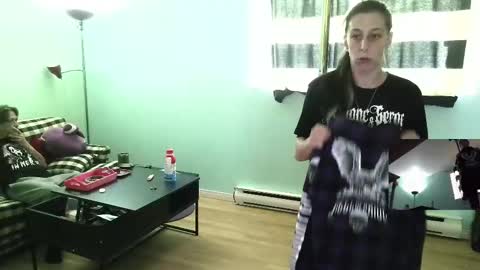 Snapshot of princesstyff chatting on September 19, 3:56 pm Tyff et Blast online show from September 19, 3:56 pm