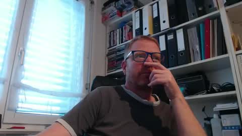 Snapshot of prinz1976 chatting on October 6, 6:33 am Prinz online show from October 6, 6:33 am