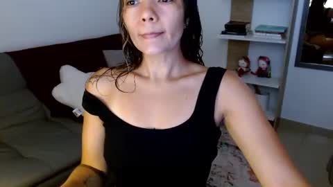 Snapshot of priscila_black chatting on June 22, 6:49 pm Marcela online show from June 22, 6:49 pm