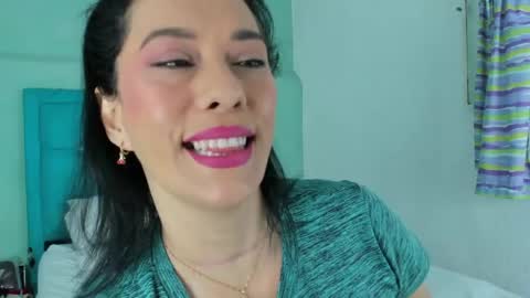 Snapshot of priscilasmiith25 chatting on May 15, 2:29 am PriscilaSmiith online show from May 15, 2:29 am