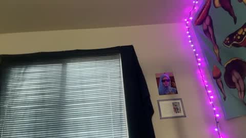 Snapshot of prism50 chatting on October 18, 9:15 pm Prism online show from October 18, 9:15 pm