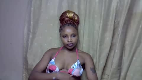 Snapshot of priya_queen chatting on May 8, 6:52 am priya_queen online show from May 8, 6:52 am