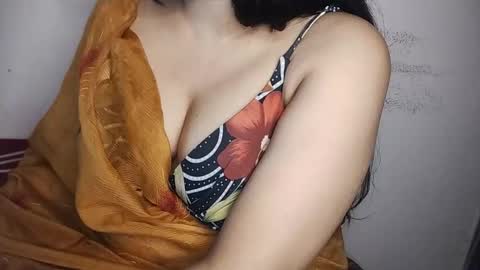 priyu_ online show from November 17, 10:04 pm