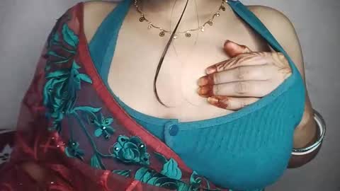 priyu_ online show from December 15, 2:10 pm