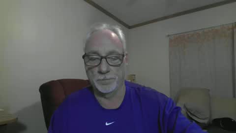 Snapshot of prlbob77 chatting on January 7, 12:46 am prlbob77 online show from January 7, 12:46 am
