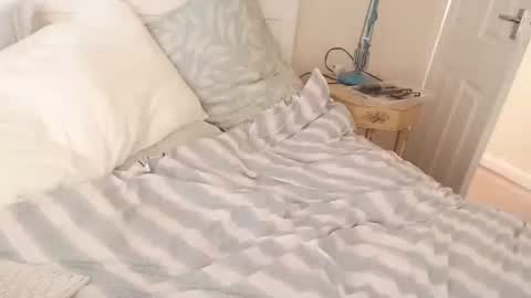 silk and satin beermonster online show from October 9, 12:25 pm