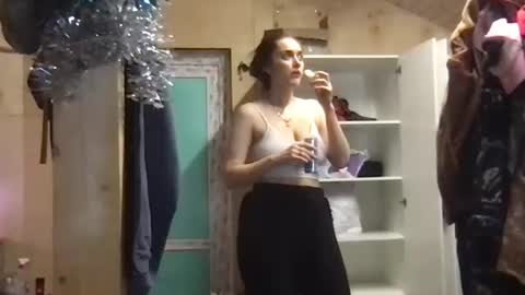 Queen of Pain online show from December 25, 3:18 am