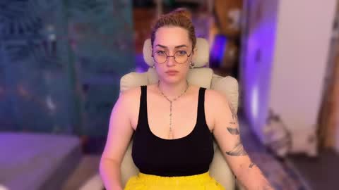 Snapshot of ps4pro chatting on June 8, 2:45 am Queen of Pain online show from June 8, 2:45 am