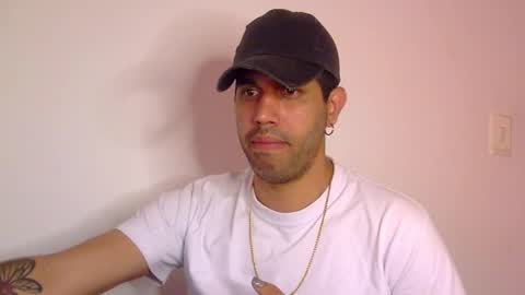 Snapshot of puch16 chatting on January 28, 1:29 am Diego online show from January 28, 1:29 am