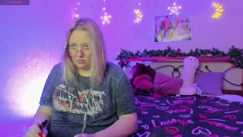 puffybun online show from December 17, 12:12 am