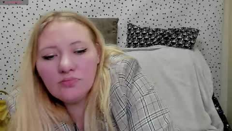 puffybun online show from March 4, 5:02 am