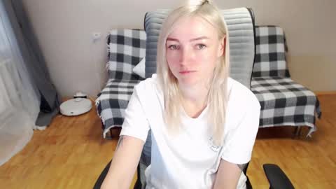 Polly online show from February 28, 3:29 am