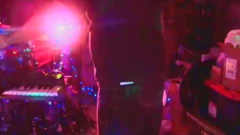 punkrunr083 online show from April 24, 9:01 am