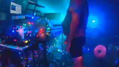 Snapshot of punkrunr083 chatting on May 3, 9:48 am punkrunr083 online show from May 3, 9:48 am