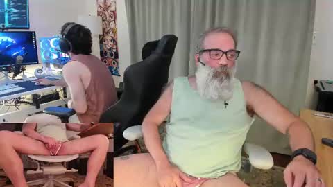 Pup And Papa bear online show from July 2, 1:49 am