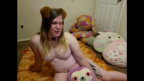Snapshot of puppygirllovestobeg chatting on May 2, 4:28 am puppygirllovestobeg online show from May 2, 4:28 am
