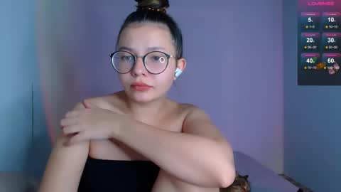 Snapshot of purple_peach chatting on September 16, 11:22 am Carolyn online show from September 16, 11:22 am