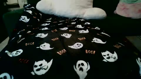 Snapshot of pussy444u chatting on October 28, 2:04 am River online show from October 28, 2:04 am