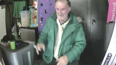 Snapshot of pussy_licker0127 chatting on December 12, 2:11 pm Mark online show from December 12, 2:11 pm