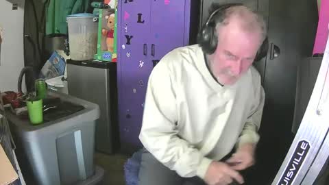 Snapshot of pussy_licker0127 chatting on December 14, 8:23 am Mark online show from December 14, 8:23 am