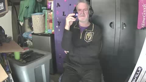 Snapshot of pussy_licker0127 chatting on December 20, 6:50 am Mark online show from December 20, 6:50 am