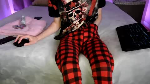 Snapshot of pussylover2182 chatting on December 12, 8:03 am pussylover2182 online show from December 12, 8:03 am