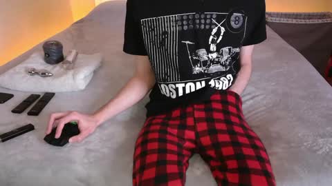 Snapshot of pussylover2182 chatting on December 28, 6:49 am pussylover2182 online show from December 28, 6:49 am