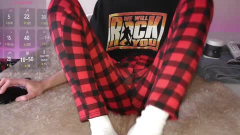 Snapshot of pussylover2182 chatting on January 3, 6:11 am pussylover2182 online show from January 3, 6:11 am