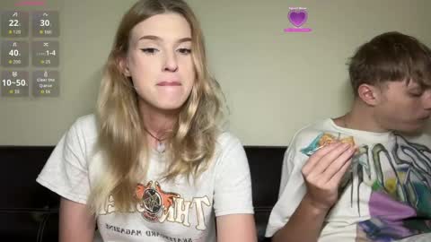 Snapshot of pussymoneywet chatting on April 19, 2:16 pm Lina online show from April 19, 2:16 pm