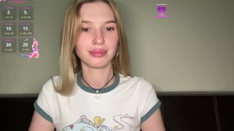 Snapshot of pussymoneywet chatting on April 23, 8:44 pm Lina online show from April 23, 8:44 pm