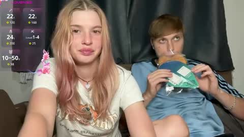 Snapshot of pussymoneywet chatting on May 11, 5:43 pm Lina online show from May 11, 5:43 pm