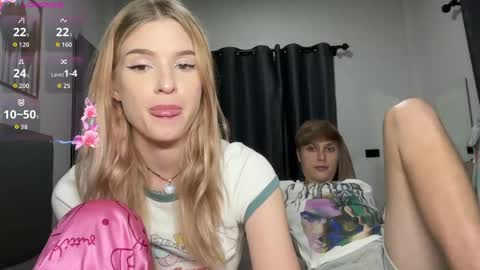 Snapshot of pussymoneywet chatting on May 21, 9:33 pm Lina online show from May 21, 9:33 pm