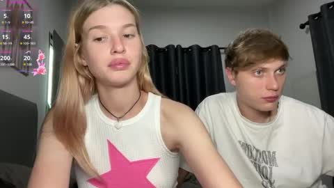 Snapshot of pussymoneywet chatting on May 27, 11:35 pm Lina online show from May 27, 11:35 pm