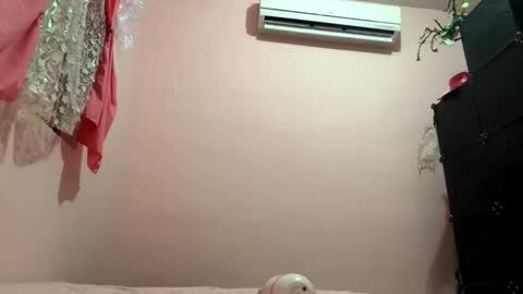 Snapshot of pussypoppinx20 chatting on December 31, 12:54 am Sarah online show from December 31, 12:54 am