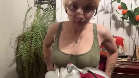 Snapshot of pvnkpixie chatting on September 9, 4:45 am pvnkpixie online show from September 9, 4:45 am