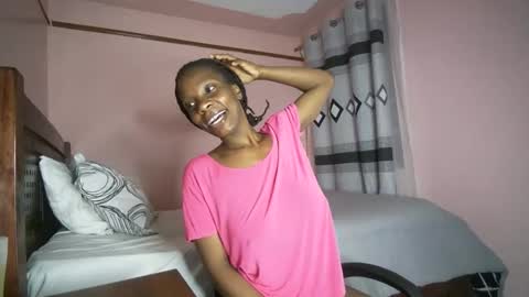 Snapshot of q_pretty chatting on September 18, 7:16 pm Ivy a little girl full of dreams....be my best online show from September 18, 7:16 pm