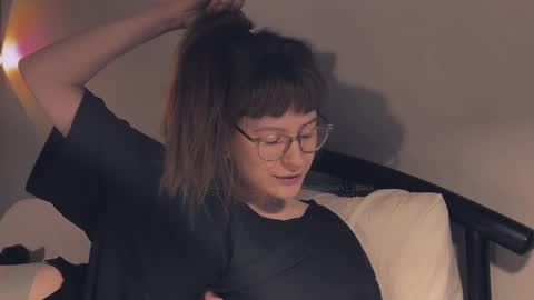 Snapshot of quack__quack chatting on December 13, 3:32 pm online show from December 13, 3:32 pm