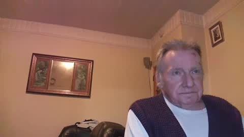 quathead online show from December 7, 8:49 pm