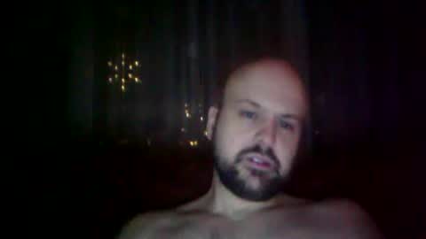 Snapshot of quebecboy233 chatting on December 6, 2:35 am quebecboy233 online show from December 6, 2:35 am