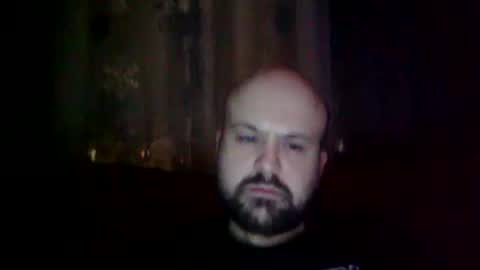 Snapshot of quebecboy233 chatting on December 18, 1:05 am quebecboy233 online show from December 18, 1:05 am