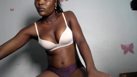 Snapshot of queeen_scarlet chatting on July 10, 9:56 am Scarlet online show from July 10, 9:56 am