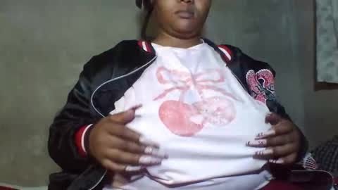 queen2302 online show from May 7, 9:47 am