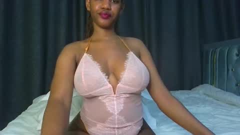 Snapshot of queen321850 chatting on April 8, 3:23 pm queen321850 online show from April 8, 3:23 pm