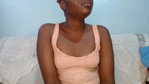 Snapshot of queen_12344 chatting on January 19, 5:05 am emmie online show from January 19, 5:05 am