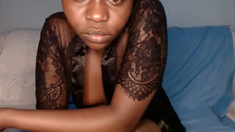 Snapshot of queen_12344 chatting on January 29, 2:09 am emmie online show from January 29, 2:09 am