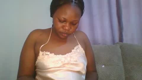 Snapshot of queen_12344 chatting on March 17, 9:01 am emmie online show from March 17, 9:01 am