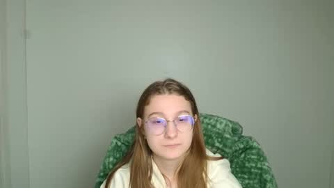 Snapshot of queen_amelie chatting on February 21, 12:17 pm Amelie online show from February 21, 12:17 pm